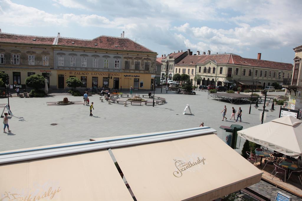 Отель Portre Panzio Кёсег Экстерьер фото